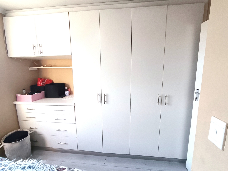 1 Bedroom Property for Sale in Bothasig Western Cape